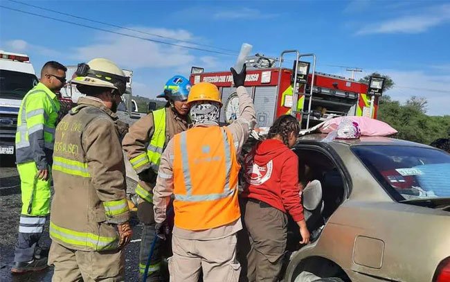 Choque deja cuatro personas muertas en Jalostotitlán