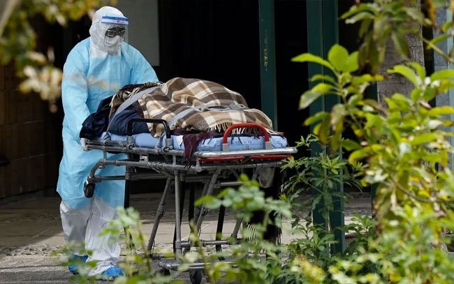 Muertos por COVID-19 en mundo superan los 160 mil
