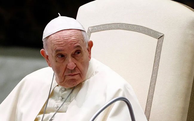 Papa lamenta homicidio de sacerdotes jesuitas